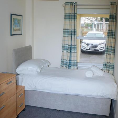 Ellingham Apartments, Bordeaux Harbour, Guernsey Vale Room photo